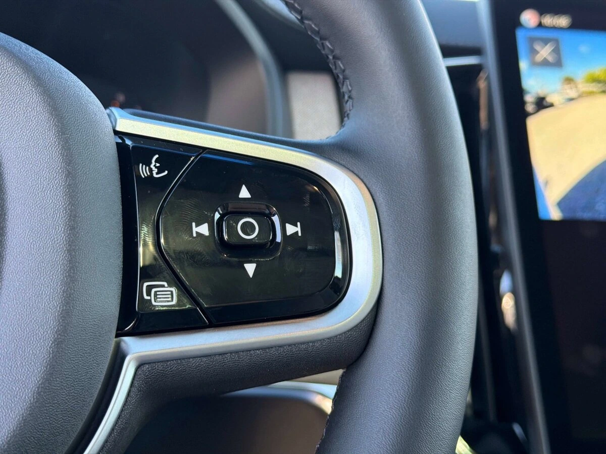 2026 Volvo - image 29