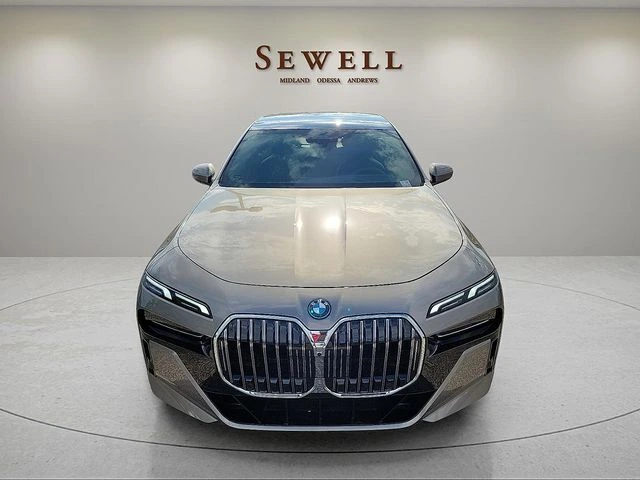 2026 BMW 7 Series 750e - Photo 8