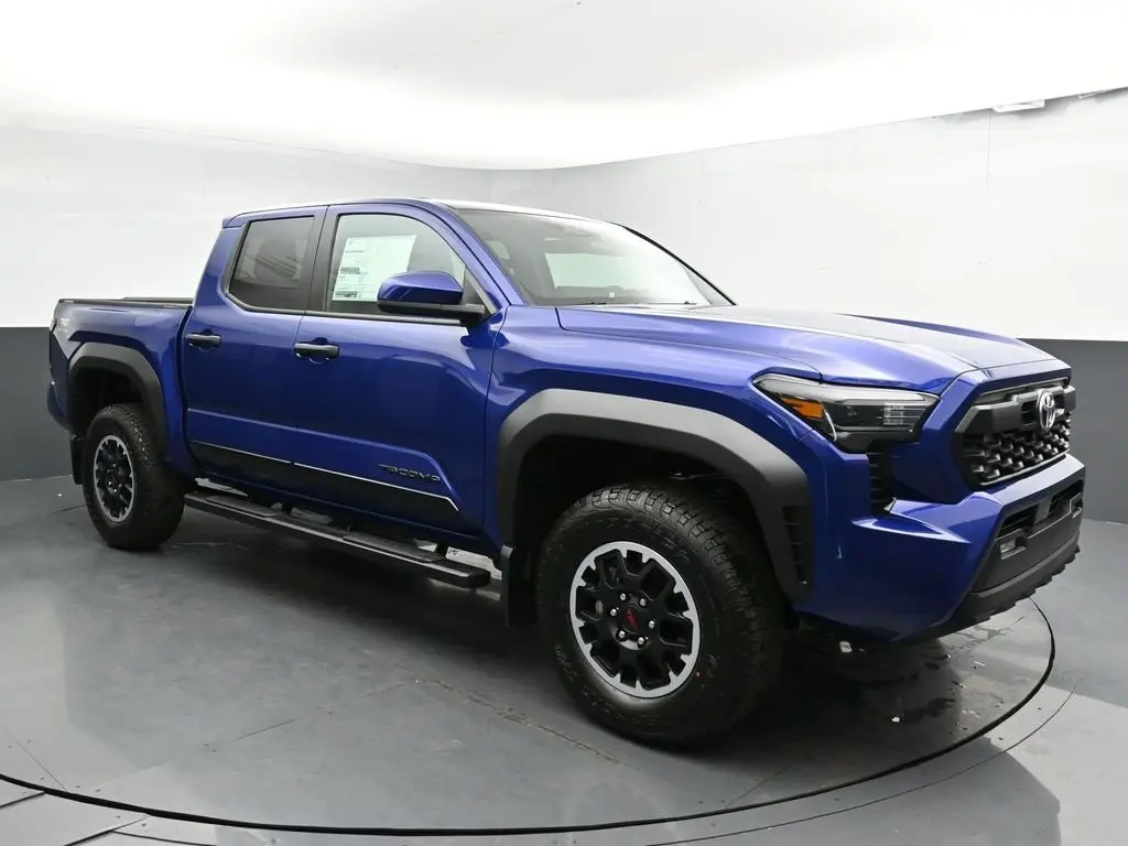2025 Toyota Tacoma TRD Off-Road photo 2