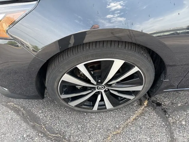 2021 Nissan Altima 2.5 Platinum photo 4