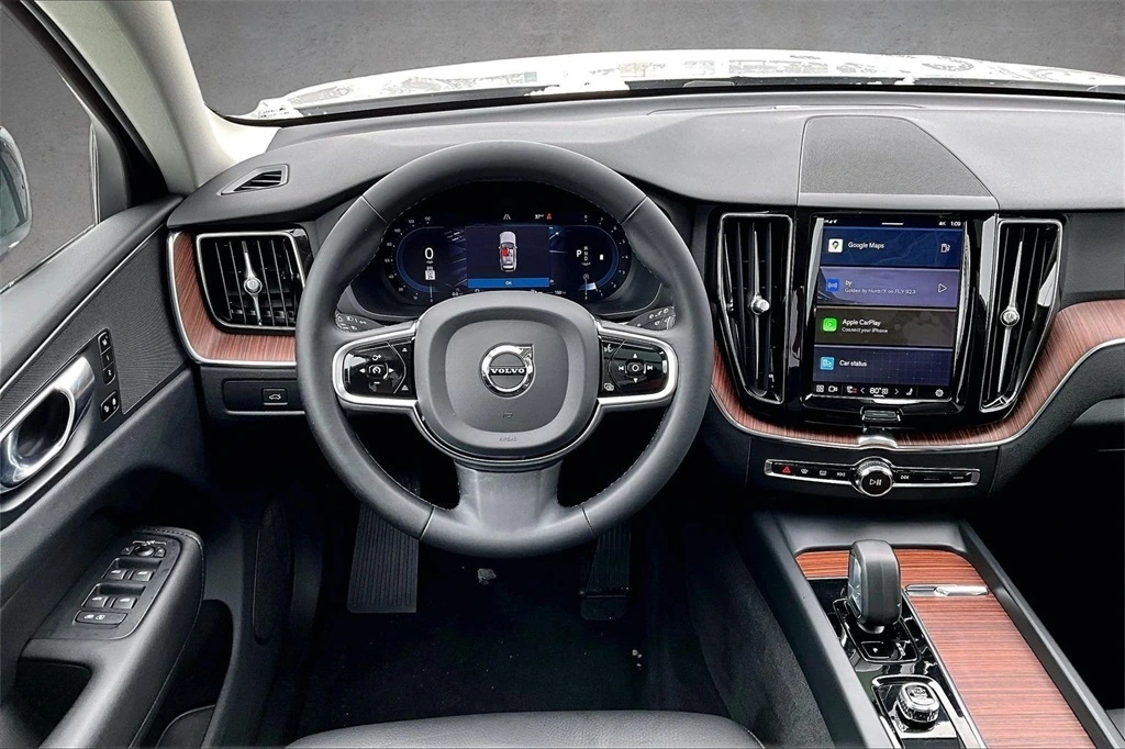 2023 Volvo - image 8