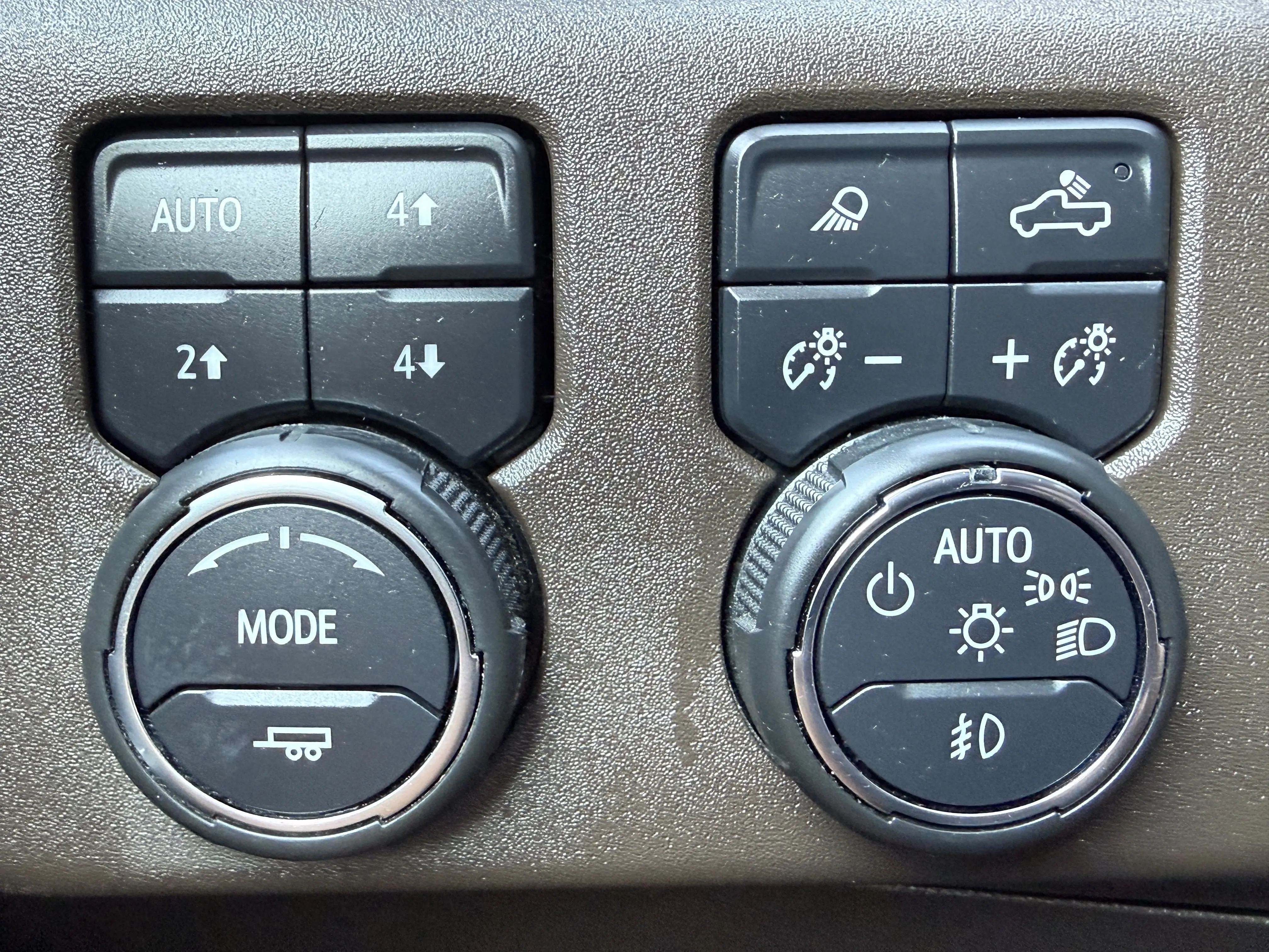 2024 Chevrolet Silverado 1500 LTZ photo 28