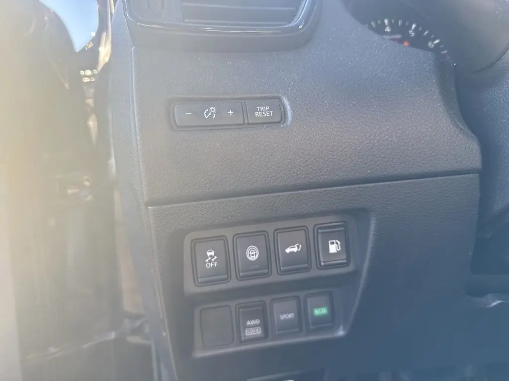 2020 Nissan Rogue SV photo 23