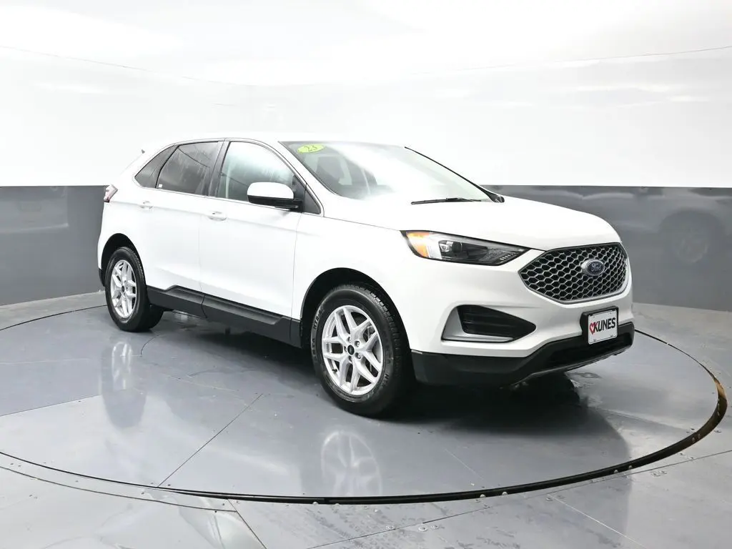 2023 Ford Edge SEL photo 3