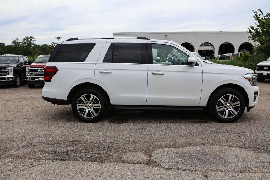 2024 Ford Expedition Limited photo 2