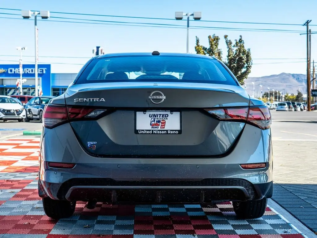 2025 Nissan Sentra SV photo 4