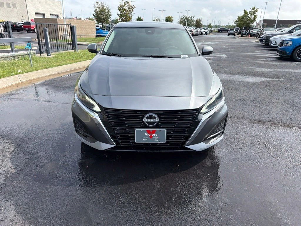 Used 2023 Nissan Altima SV with VIN 1N4BL4DW1PN306357 for sale in Kansas City