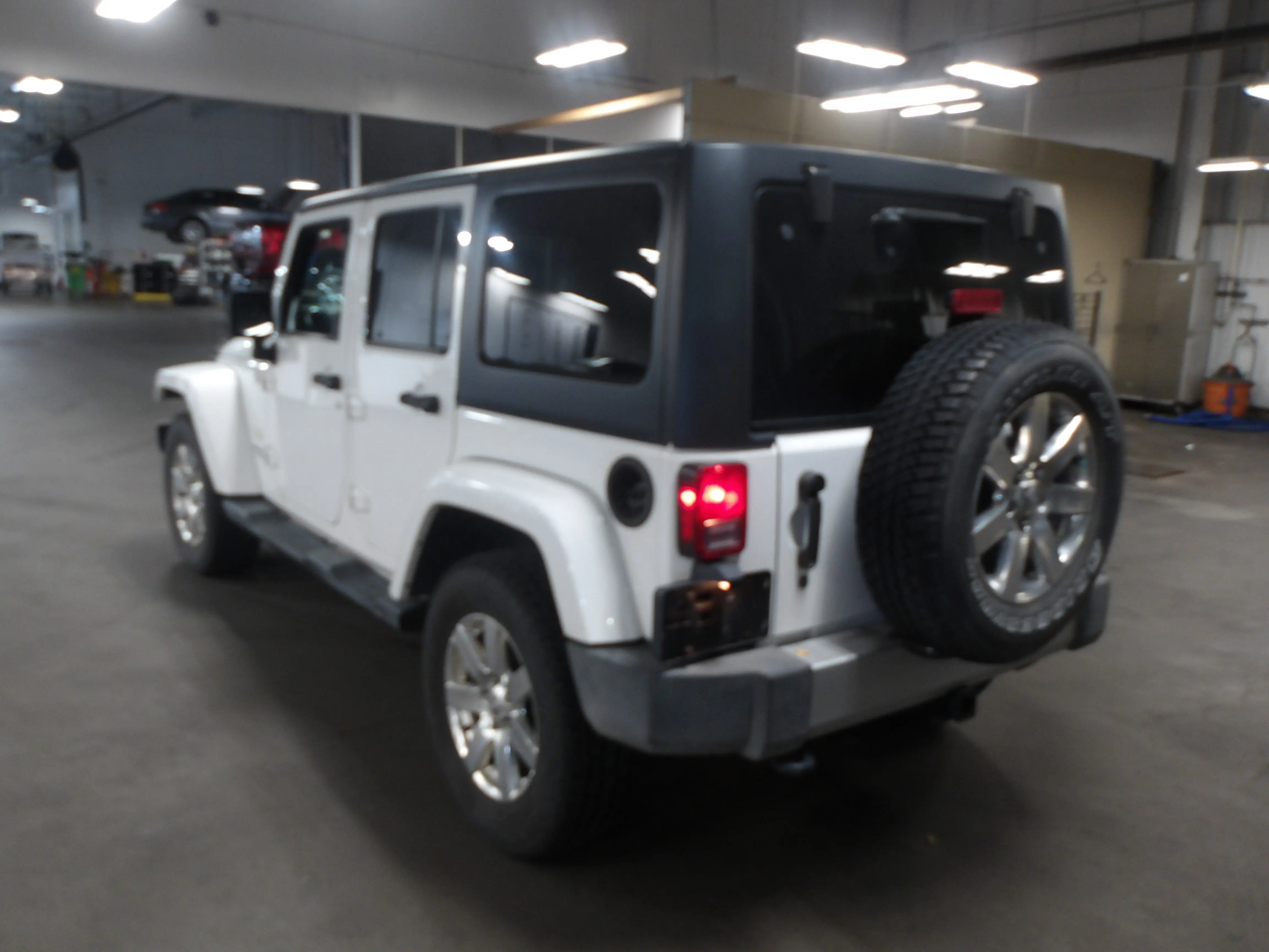 2013 Jeep Wrangler Unlimited Sahara photo 3