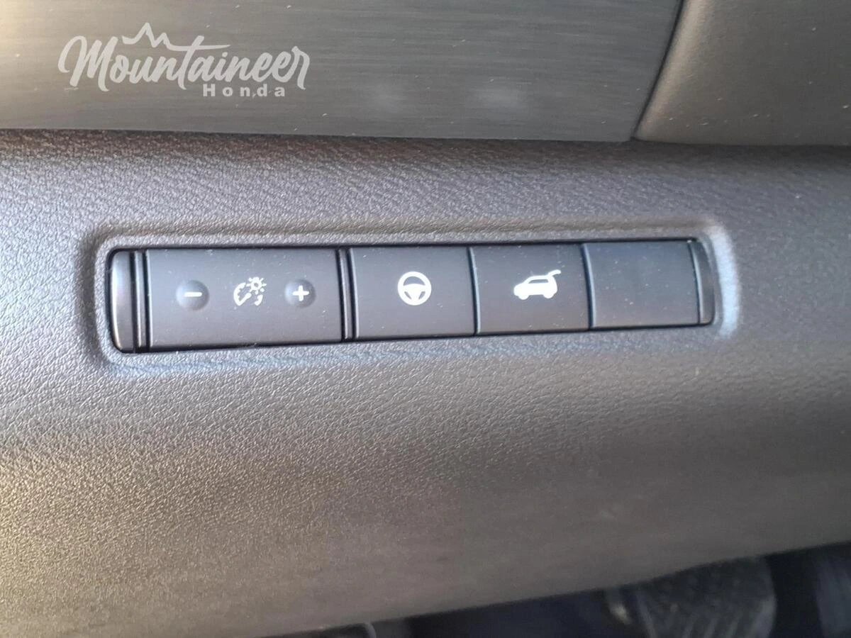 2025 Nissan Pathfinder SL - Photo 43