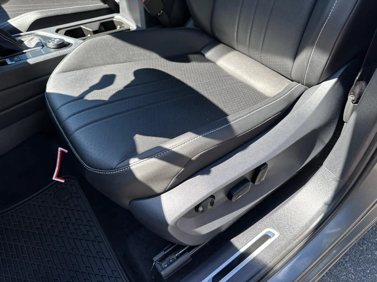 2023 Volkswagen Tiguan SE R-Line Black photo 16