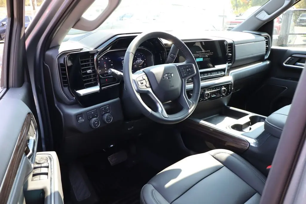 2026 Chevrolet Silverado 3500HD LT photo 15