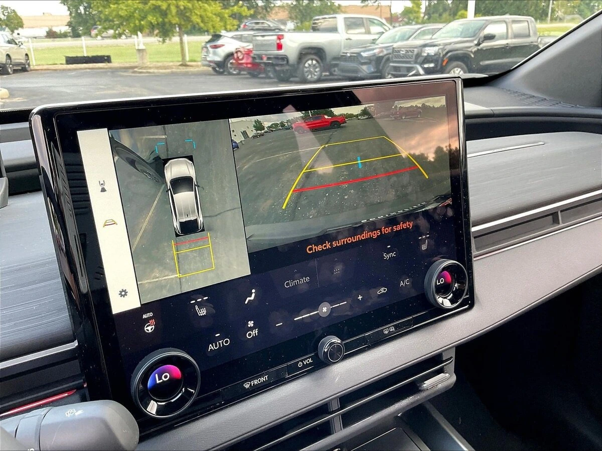 2026 Toyota C-HR XSE - Photo 23