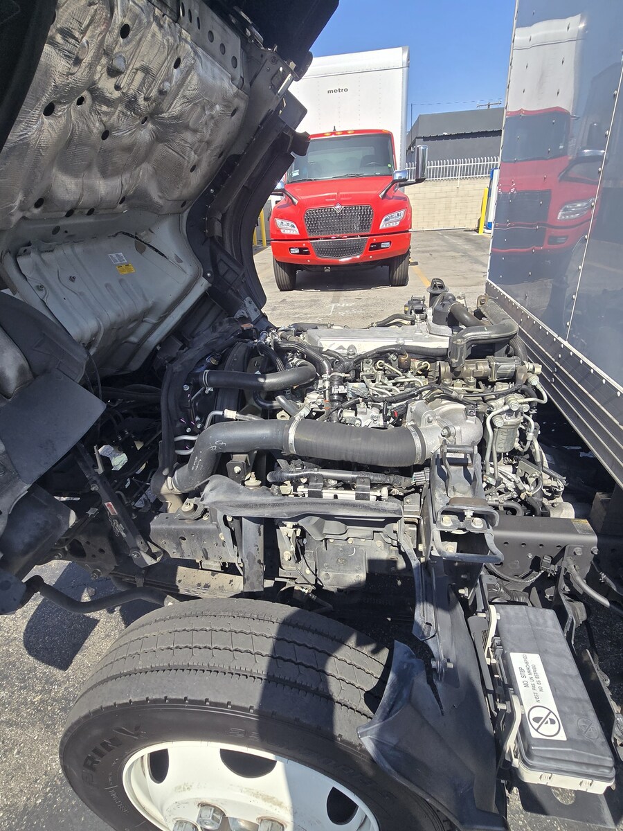 2022 Isuzu in CA — photo 8