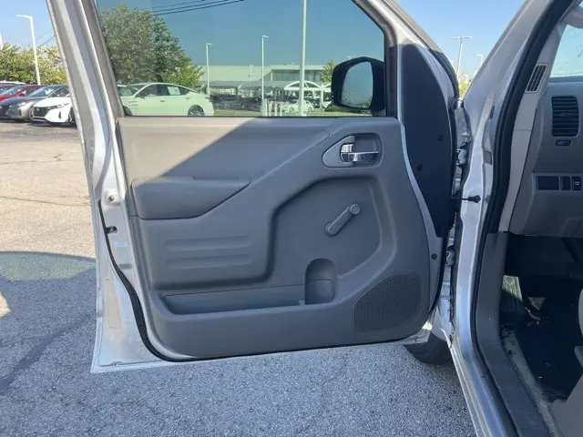 2016 Nissan Frontier S photo 12