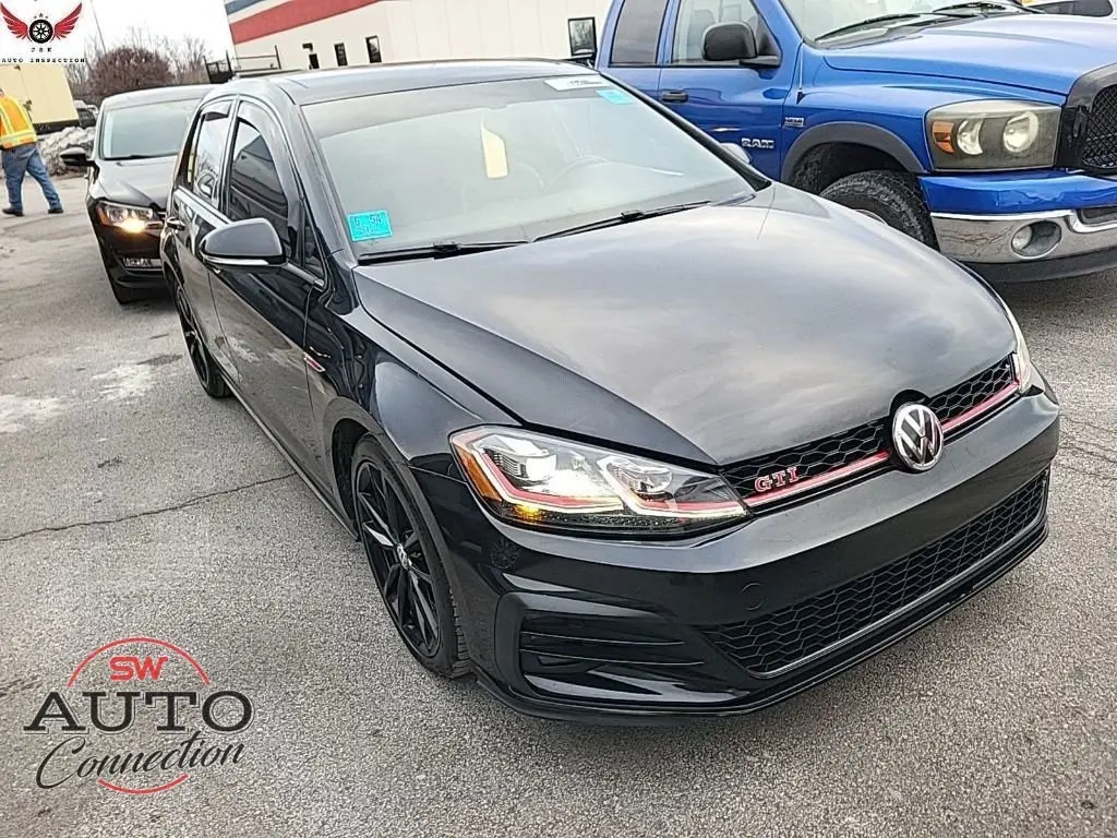 2021 Volkswagen Golf GTI SE's photo