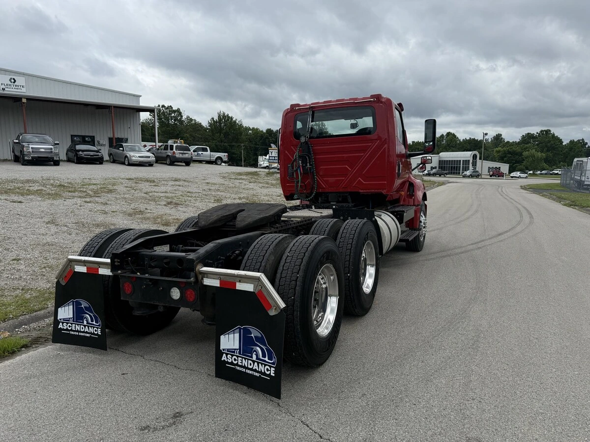 2019 International LT in Austin, IN — photo 4