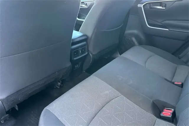 2022 Toyota RAV4 XLE photo 7