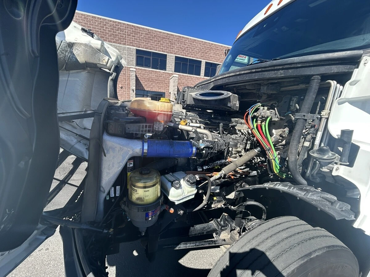 2022 Freightliner Cascadia - image 24