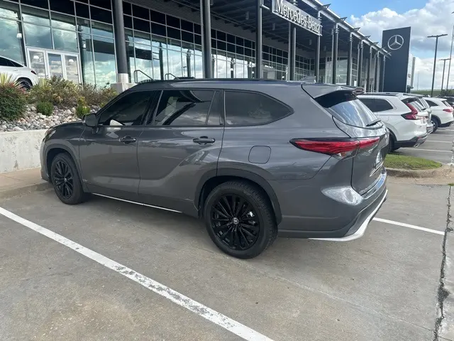 2023 Toyota Highlander XSE photo 3