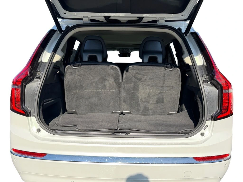 2025 Volvo - image 11