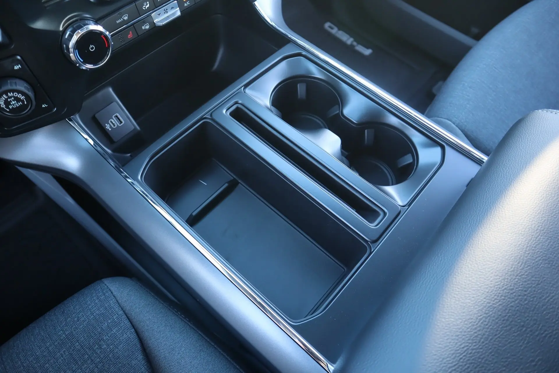 2025 Ford F-150 XLT photo 4