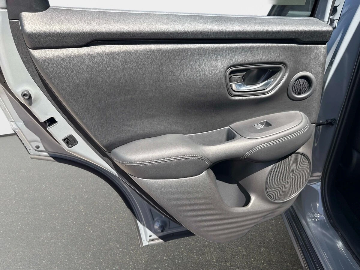 2025 Acura ADX Base - Photo 11