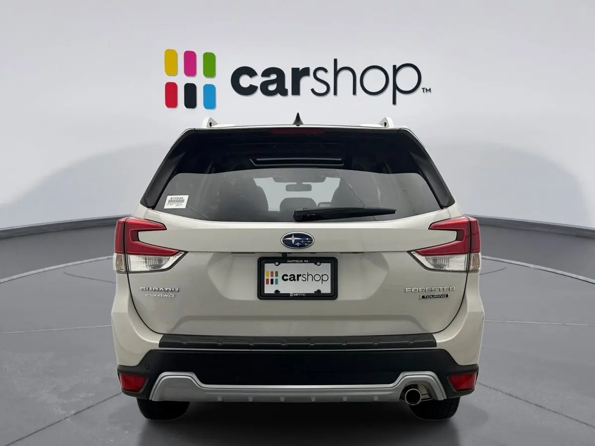 2024 Subaru Forester Touring photo 4