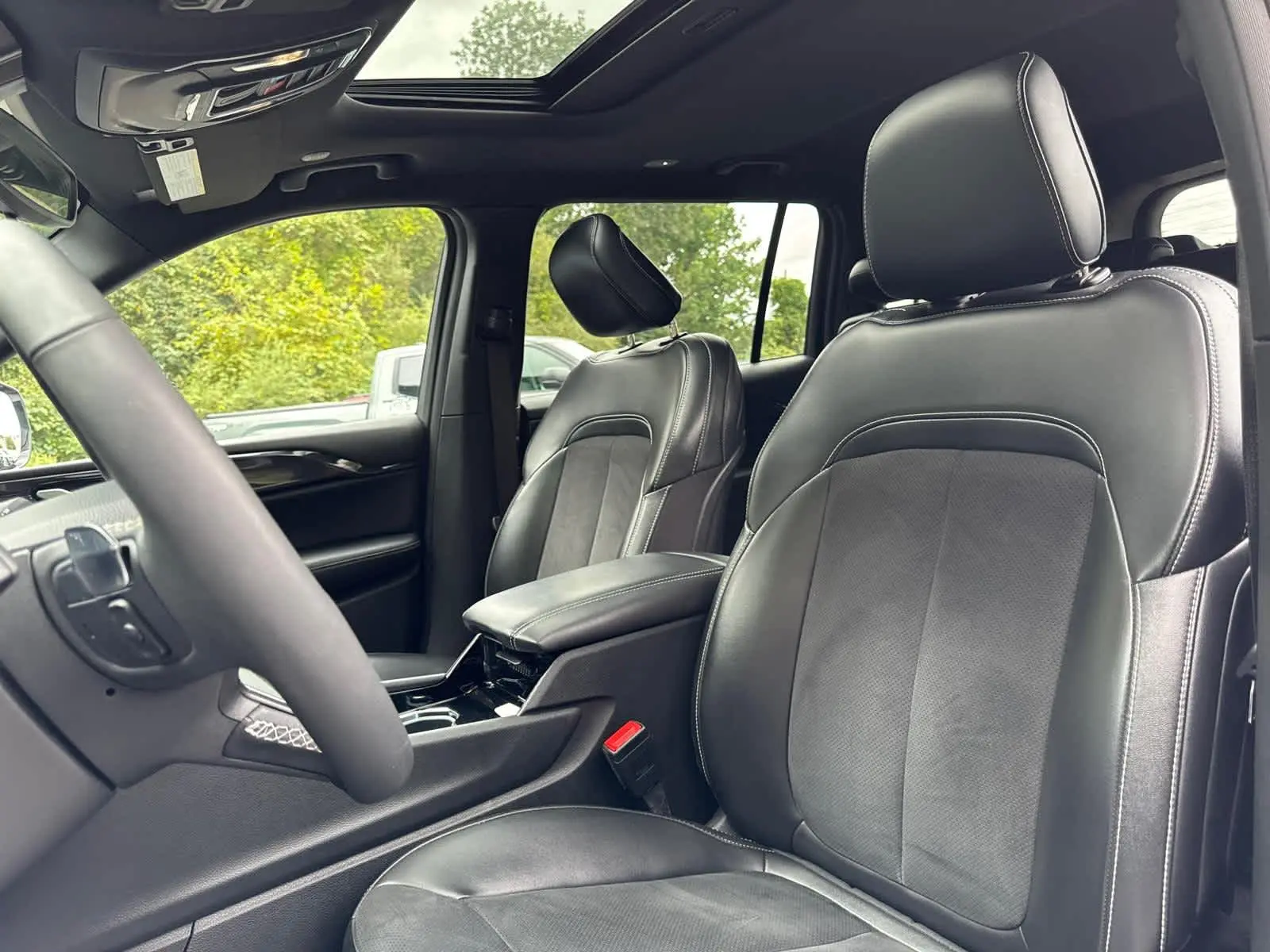 2023 Jeep Grand Cherokee Altitude photo 11