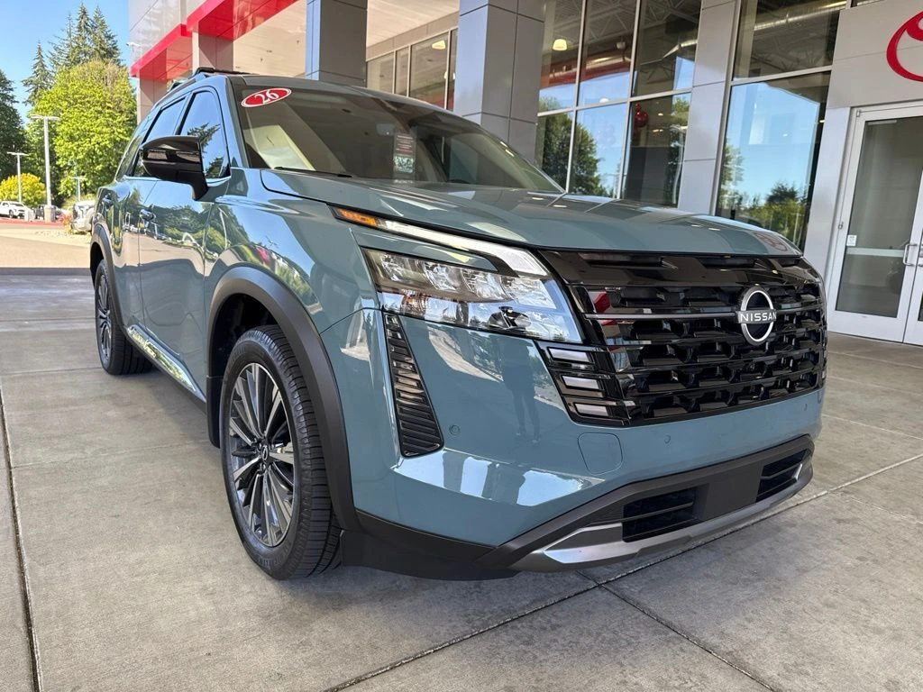 2026 Nissan Pathfinder Platinum 4WD's photo