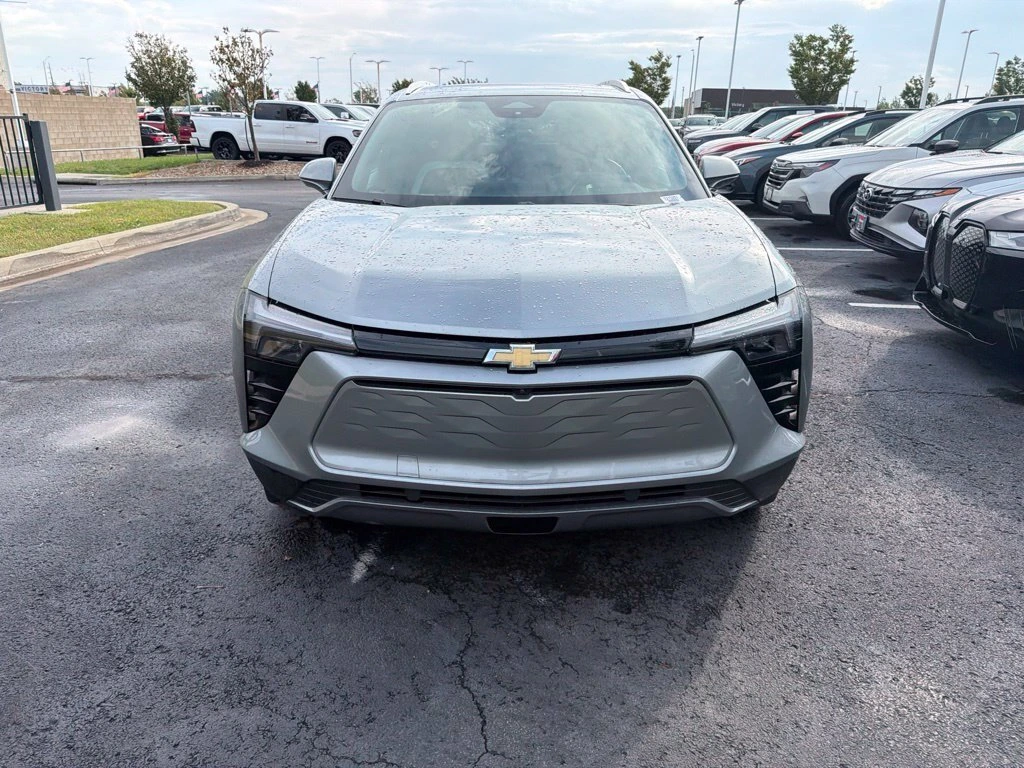Used 2024 Chevrolet Blazer EV LT with VIN 3GNKDBRJ8RS215207 for sale in Kansas City, KS