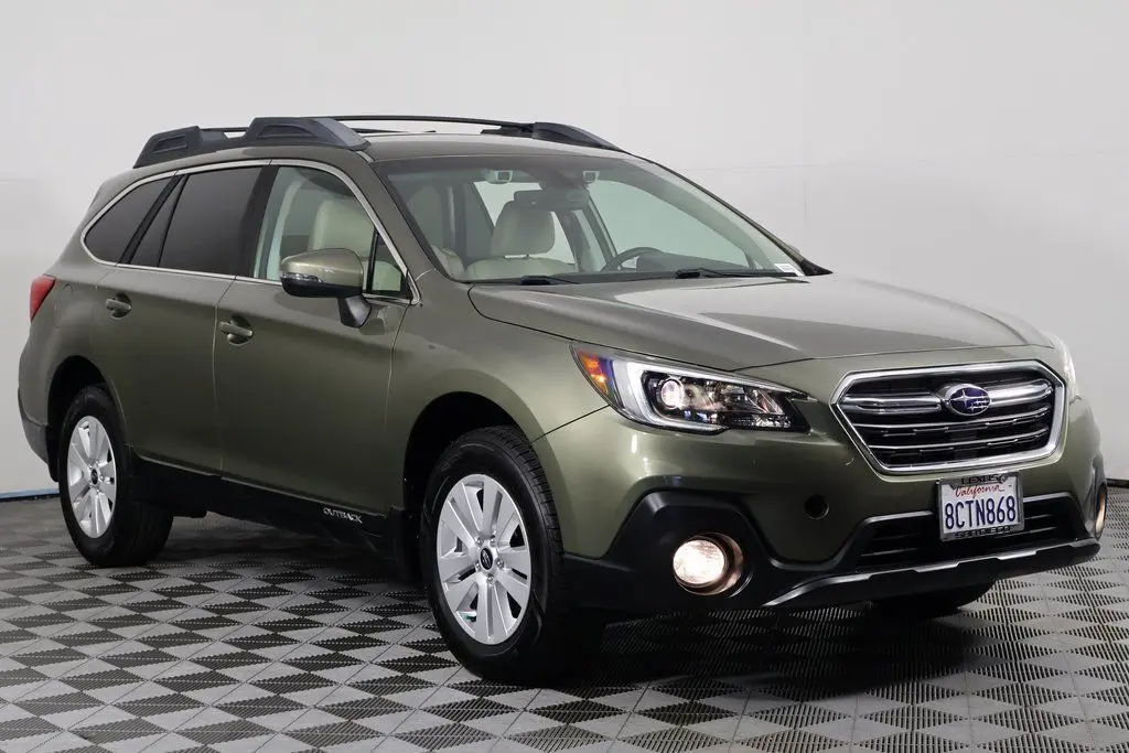 2018 Subaru Outback 2.5i Premium photo 3