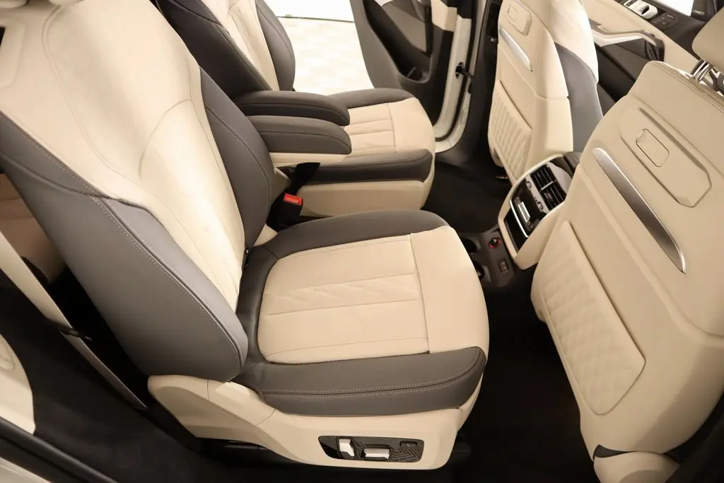 2026 Bmw X7 M60i photo 12