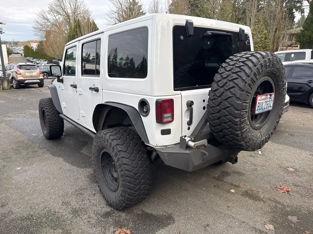 2013 Jeep Wrangler Unlimited Rubicon photo 2