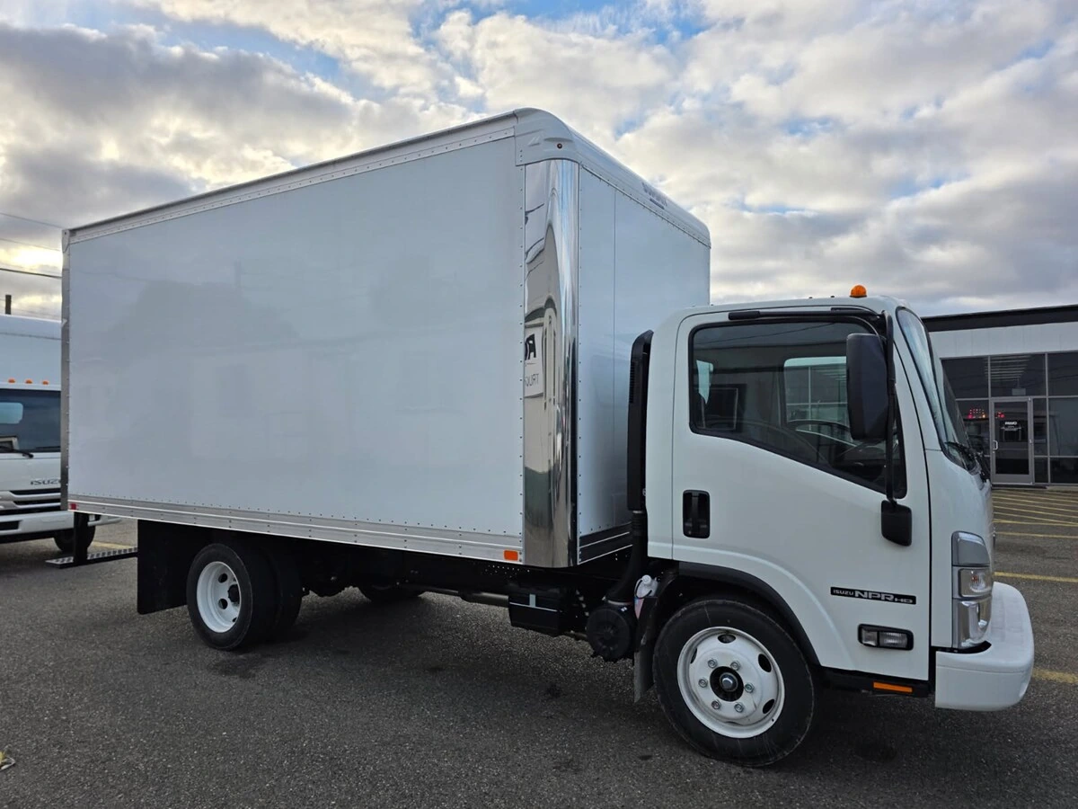 2026 Isuzu NPR — photo 2