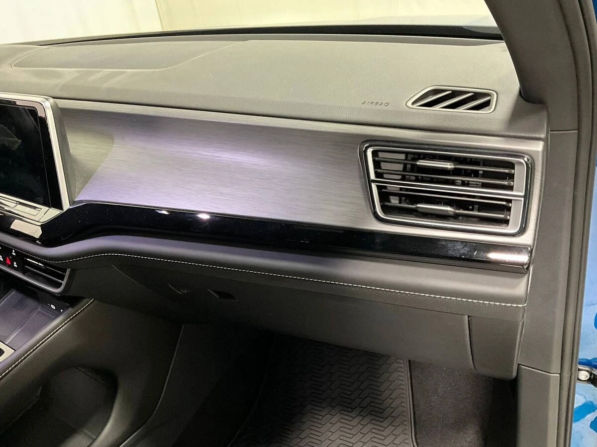 2024 Volkswagen Atlas Cross Sport SE w/Tech - Photo 17