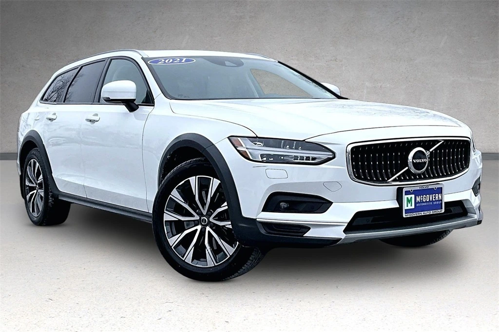 2021 Volvo - image 3
