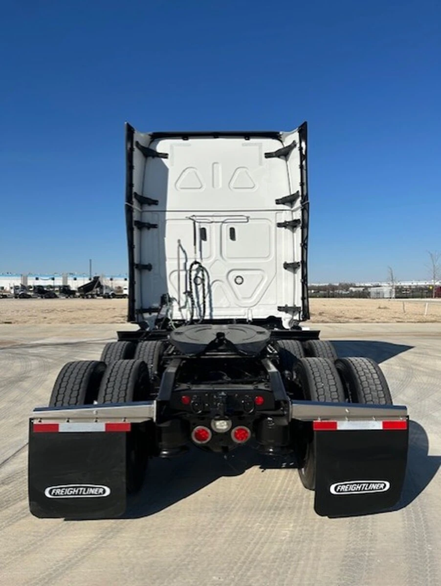 2024 Freightliner Cascadia - image 5