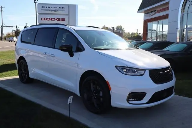 2026 Chrysler Pacifica Limited photo 3