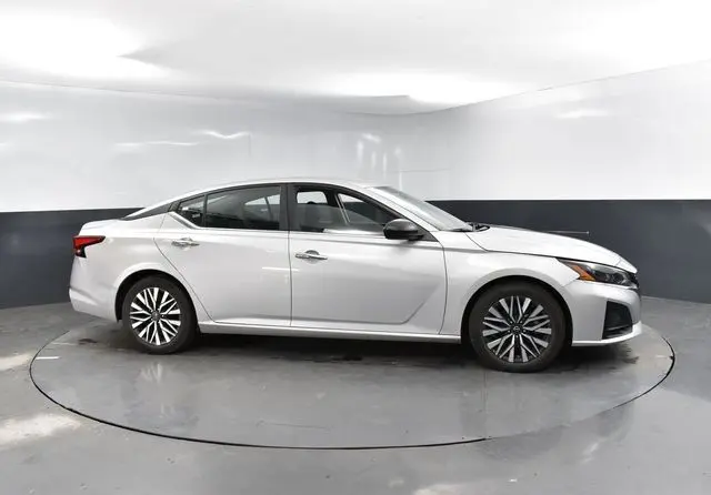 2024 Nissan Altima 2.5 SV photo 7