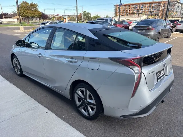 2017 Toyota Prius Four photo 4