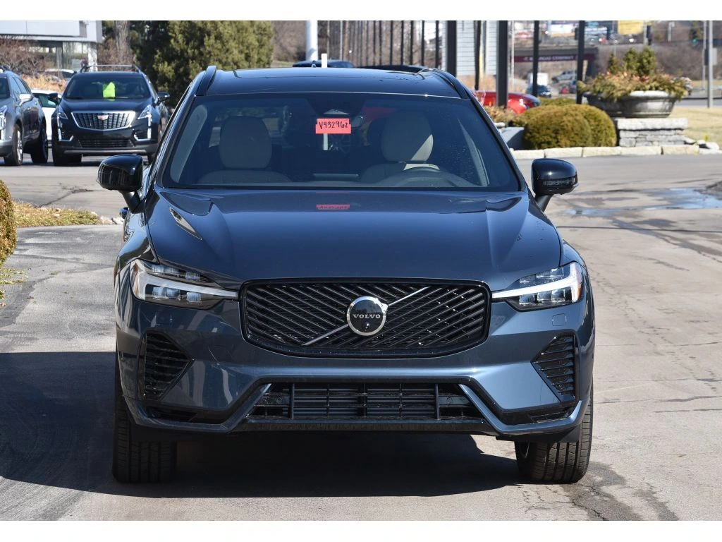 2026 Volvo - image 7