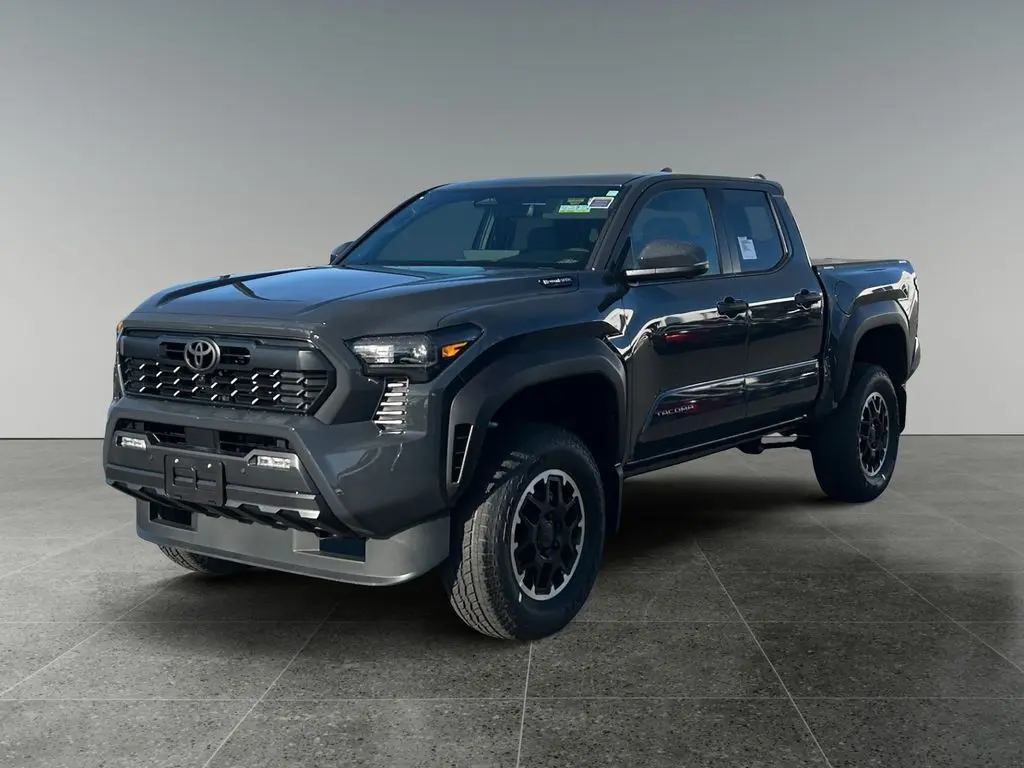 2025 Toyota Tacoma TRD Off-Road photo 3