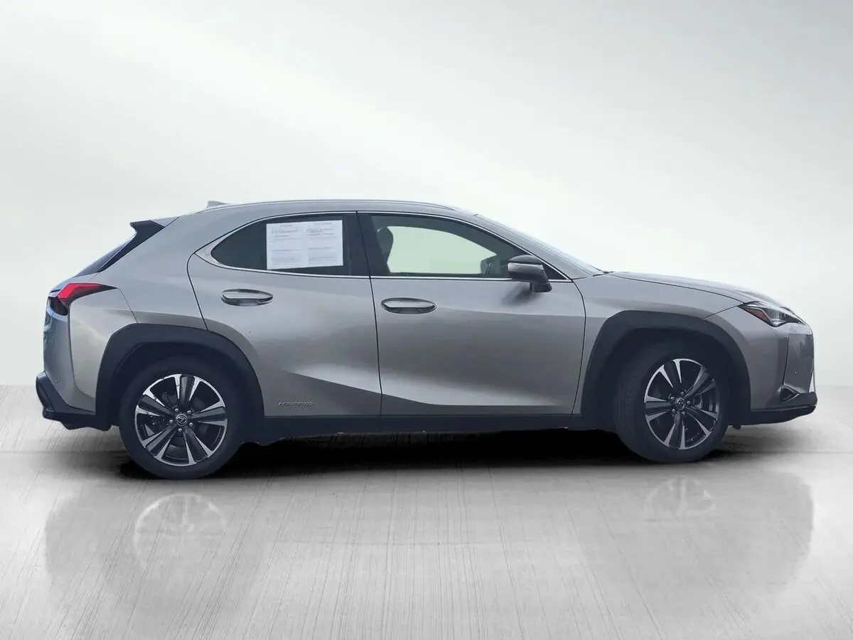 2020 Lexus UX 250h Premium photo 3