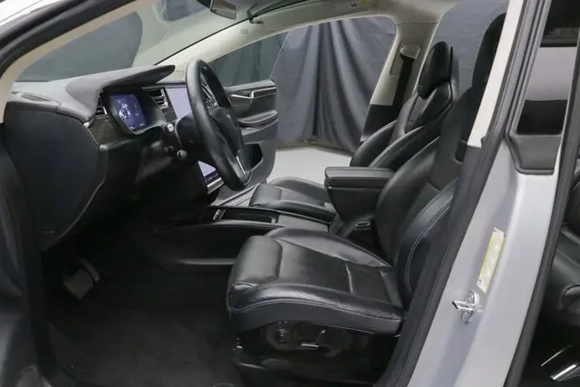 2016 Tesla Model X 90D photo 23