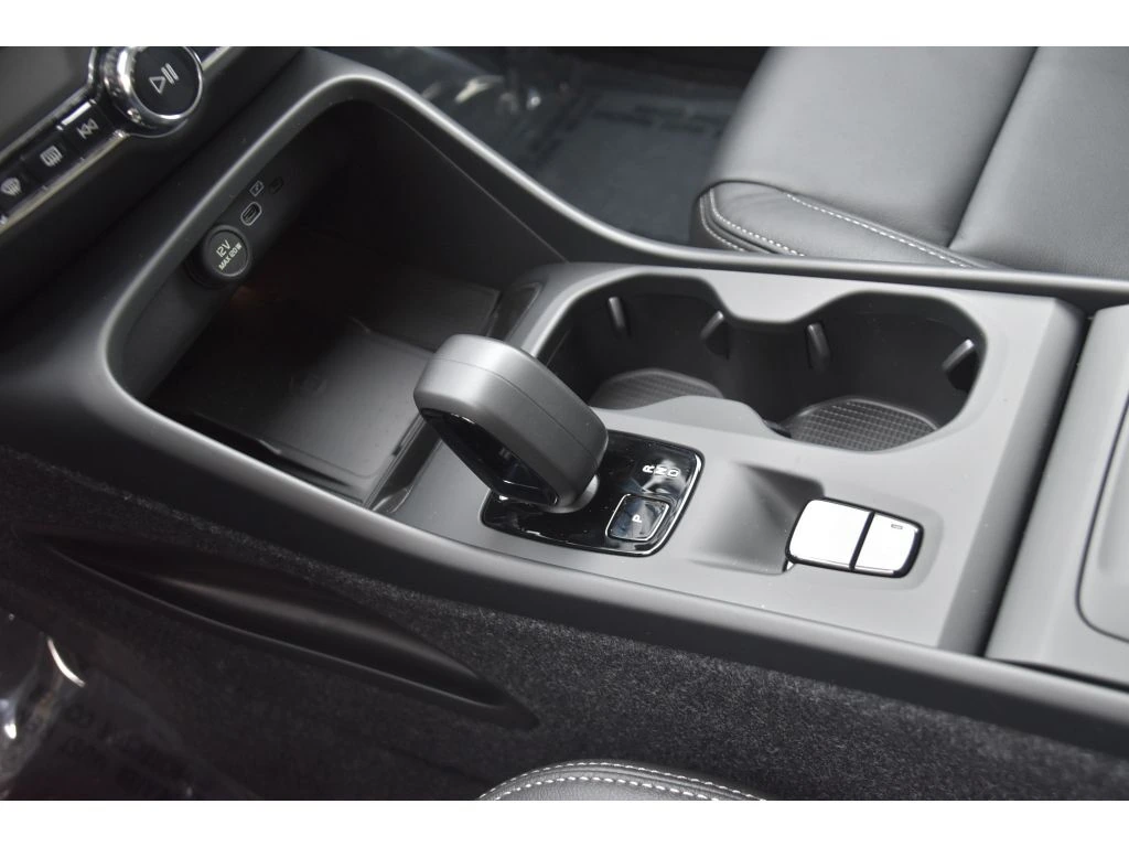 2026 Volvo - image 34