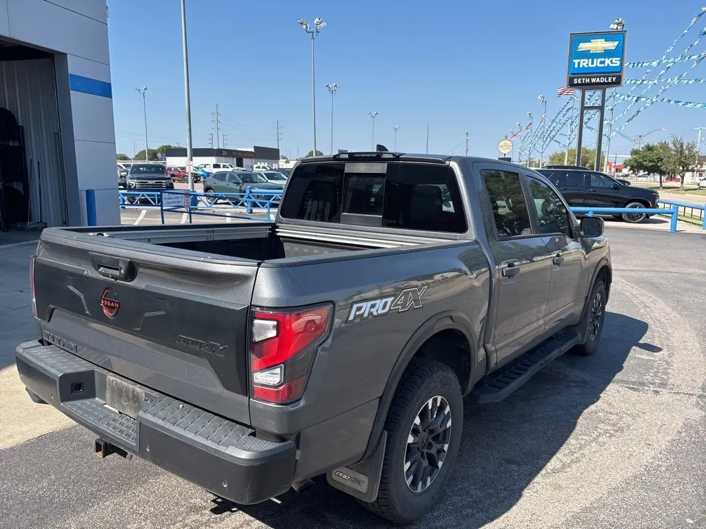 2023 Nissan Titan PRO-4X photo 4
