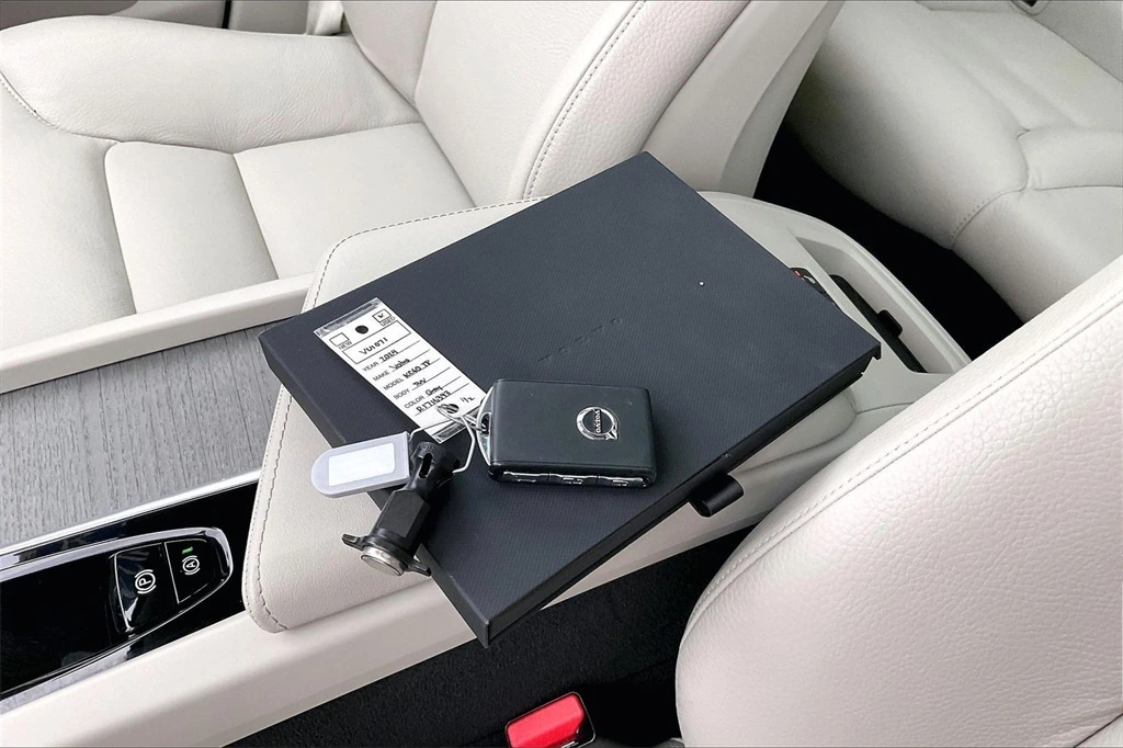 2024 Volvo - image 35