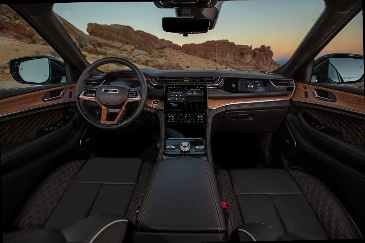 2023 Jeep Grand Cherokee Interior Cabin Dashboard