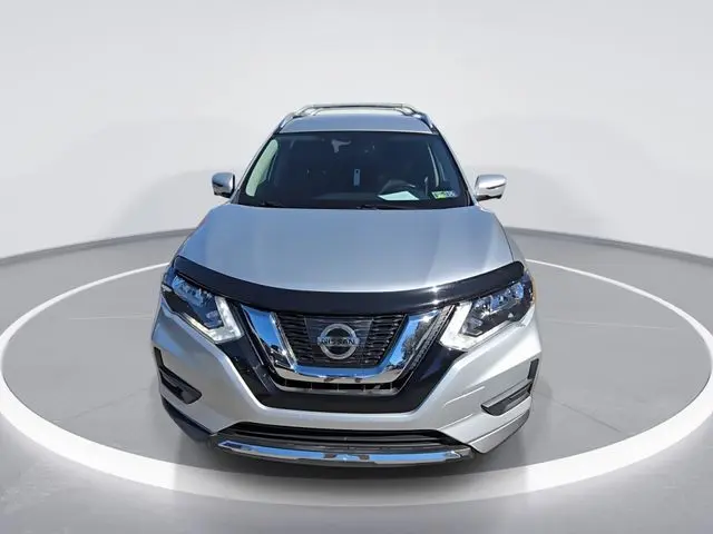 2017 Nissan Rogue SV photo 2