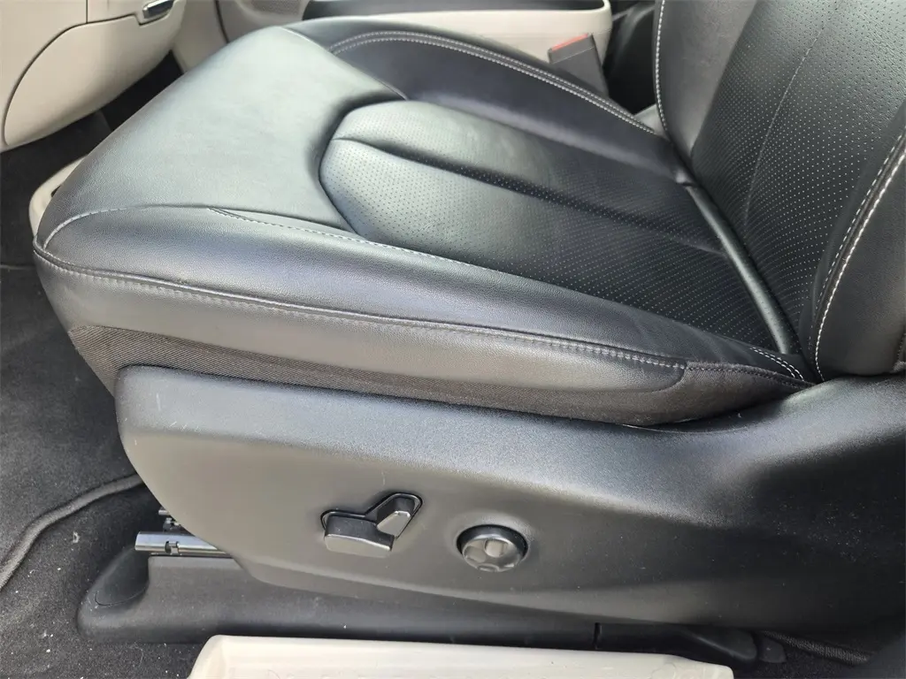 2024 Chrysler Pacifica Hybrid photo 22